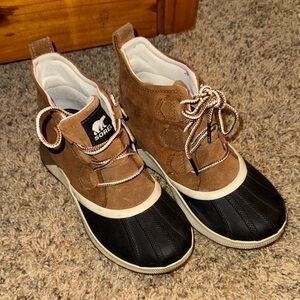 Sorel Tan and Black Outdoor Boots